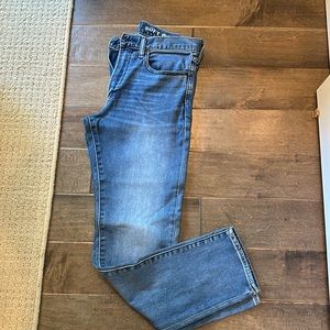 Gap men’s super soft denim jeans. Slim fit
